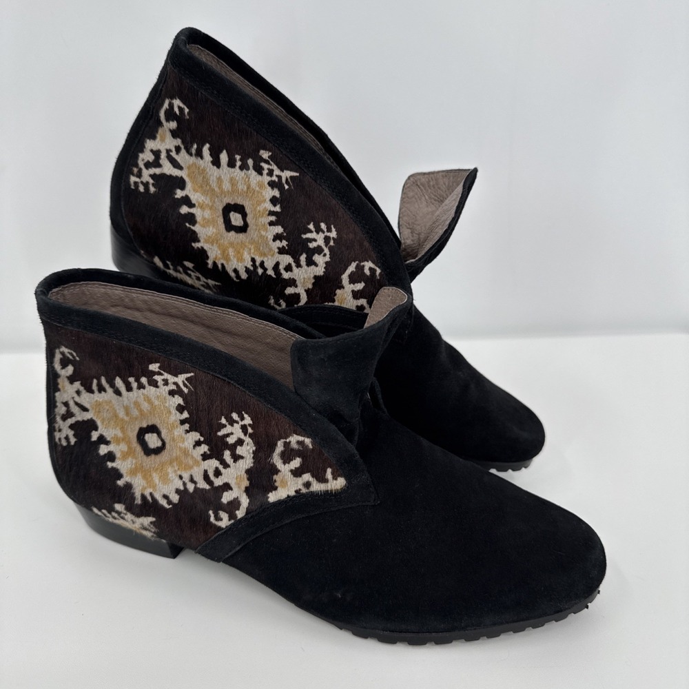 Lisa for Donald Pliner Booties Women 7.5‎ Calf Hair Black Suede Western Tapastry